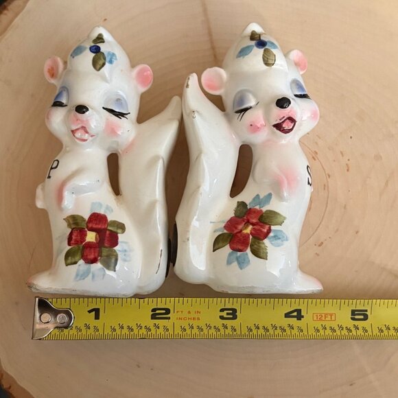 Vintage Japan Magnetic Anthropomorphic Salt & Pepper Shakers Hand-Painted - Picture 16 of 16